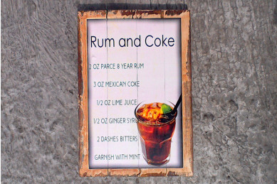 Træskilt med motiv - Rum and Coke
